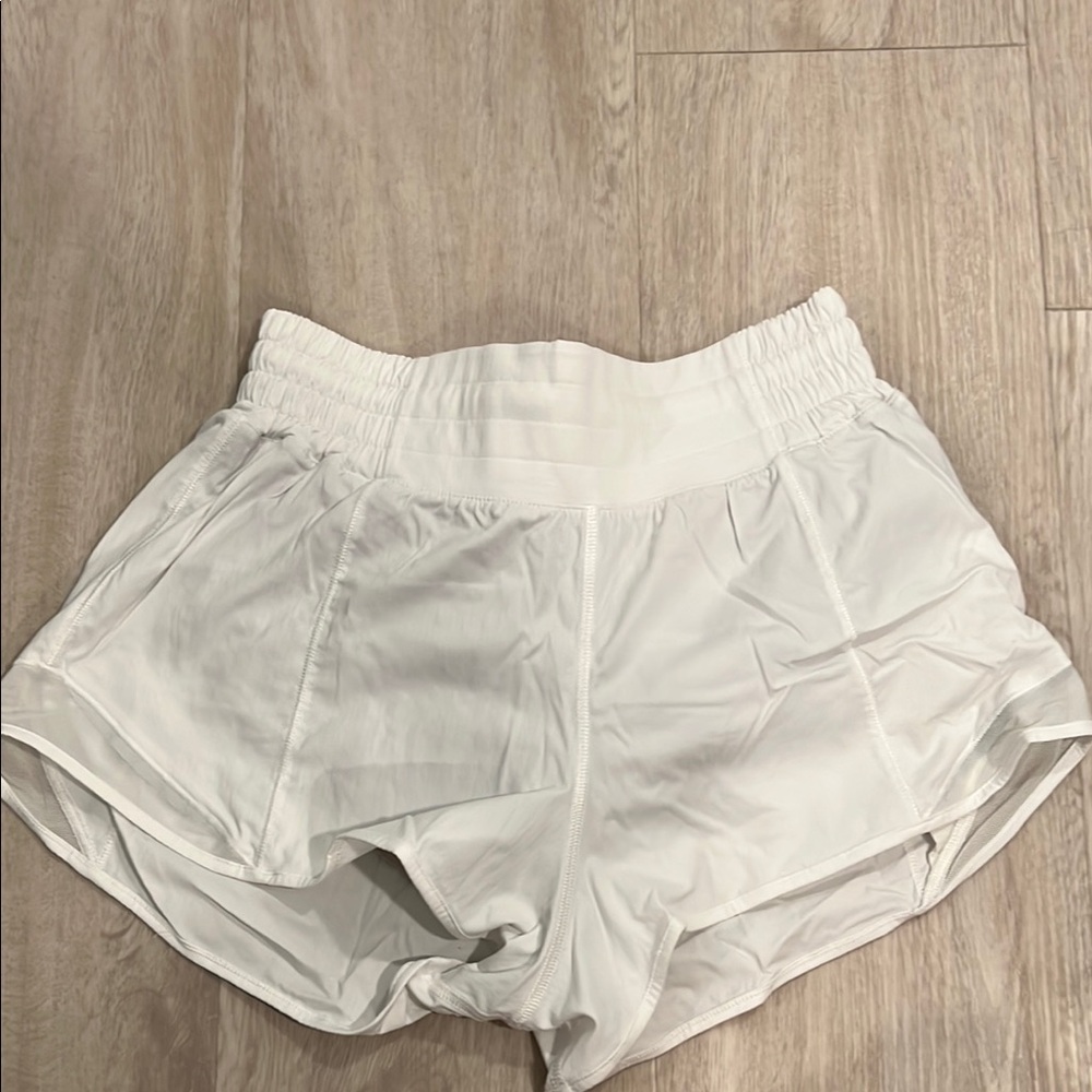Lululemon Hotty Hot 2.5  White Athletic Shorts Lightweight Performance